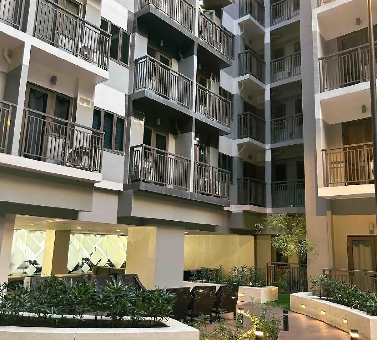 Divine'S Stay - S Residences 2Br Unit, Bldg 1 Near Moa